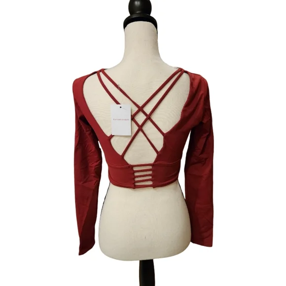 Kancehinage Red Crop Athletic Top - Picture 6 of 9